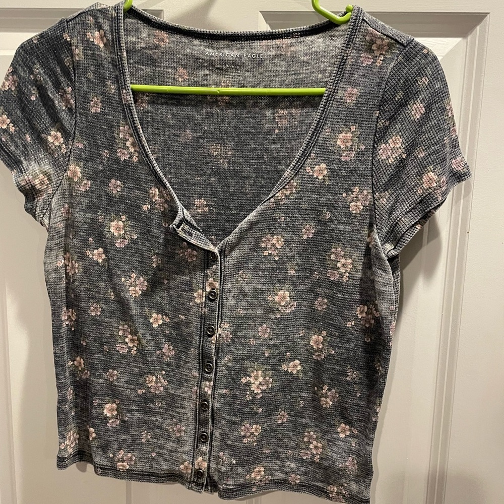 Floral American eagle short sleeve shirt woman’s medium.